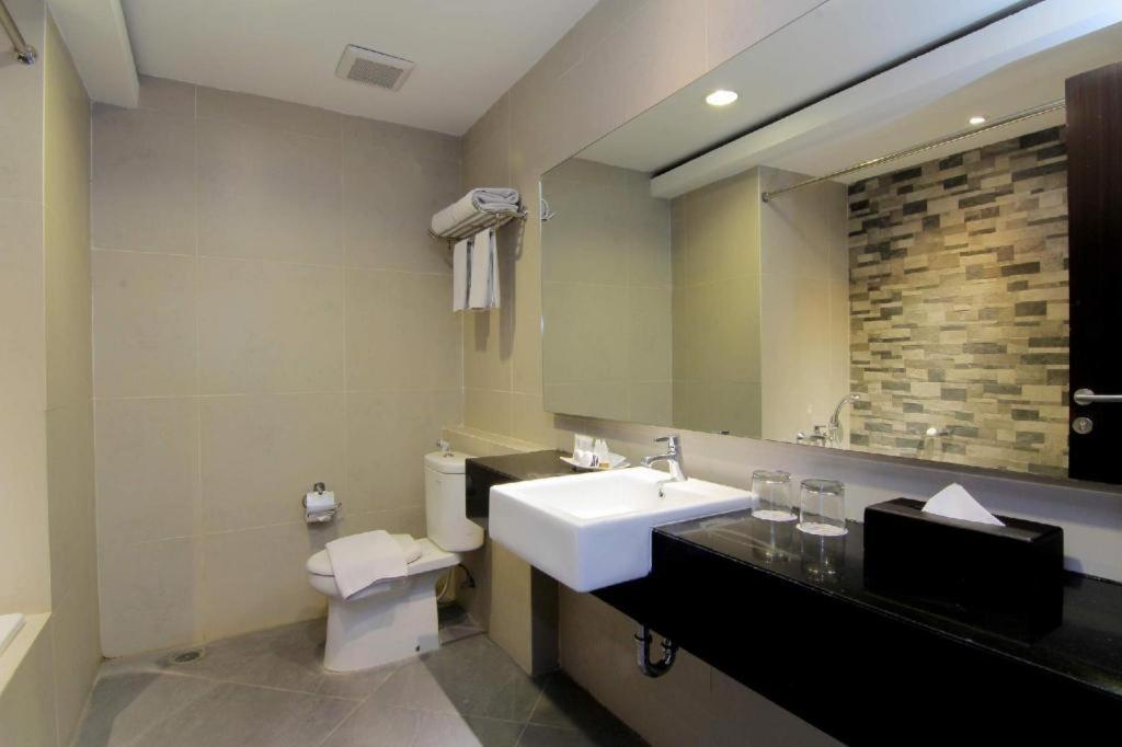 The Sun Hotel Madiun Ngoại thất bức ảnh
